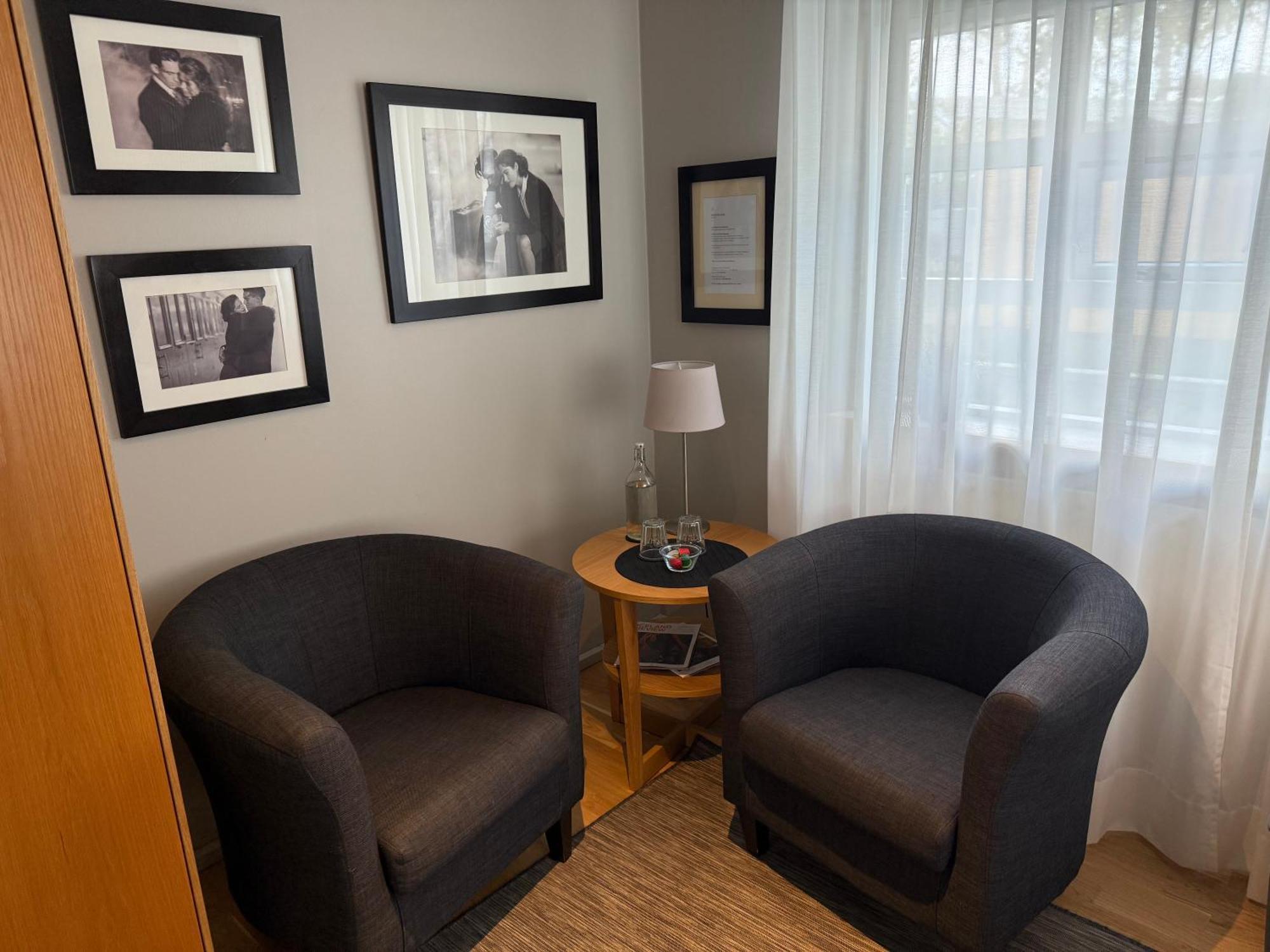 A. Bernhard Guest House Keflavík Dış mekan fotoğraf