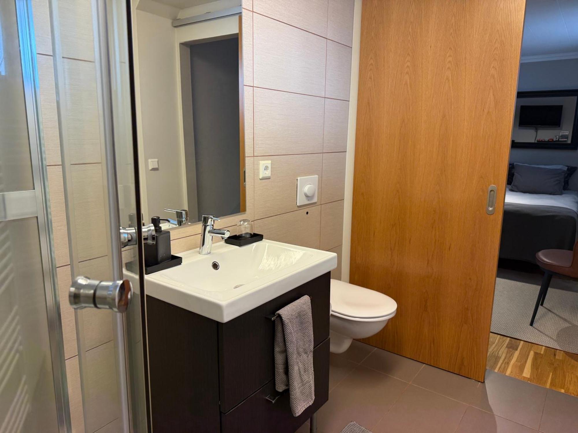 A. Bernhard Guest House Keflavík Dış mekan fotoğraf